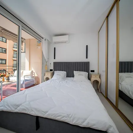 Luxe 1 Minute A Pied Du Martinez Shopping Vu Cannes