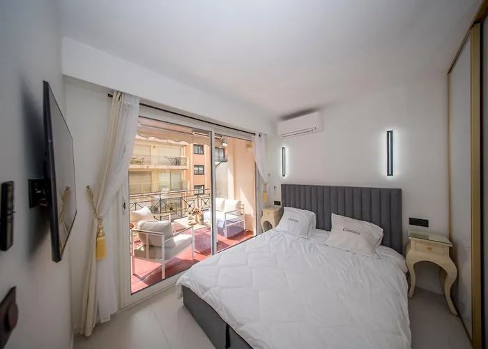 Luxe 1 Minute A Pied Du Martinez Shopping Vu Cannes